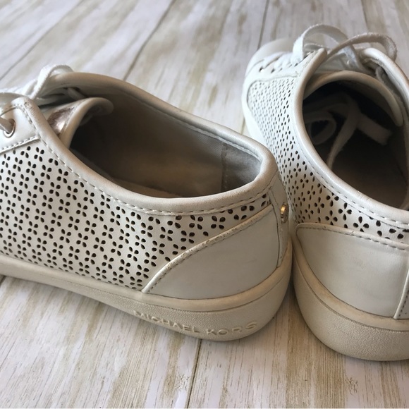 Michael Michael Kors rose gold and white Roxanne leather shoe. Size 4 preowned - Picture 13 of 16